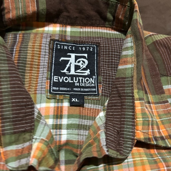 Men’s plaid short sleeve casual shirt - Picture 2 of 3